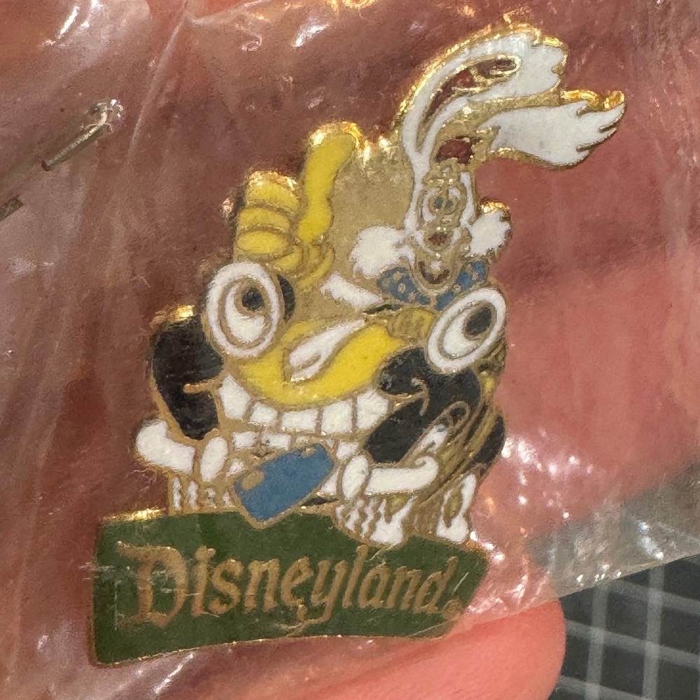 Vintage Disneyland Roger Rabbit Benny the Cab Pin Disney Amblin Taiwan Enamel - Picture 1 of 6